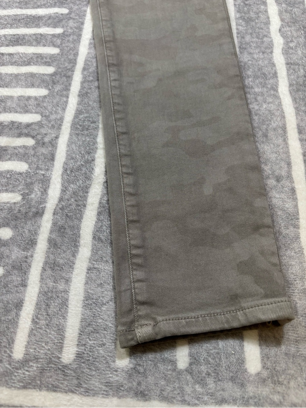 American Eagle Outfitters Jeans, Hi-Rise Jegging, 8L, X-Long, Light Camo - Picture 9 of 11
